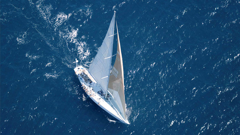 A sailboat on the sea symbolizes investing in private markets