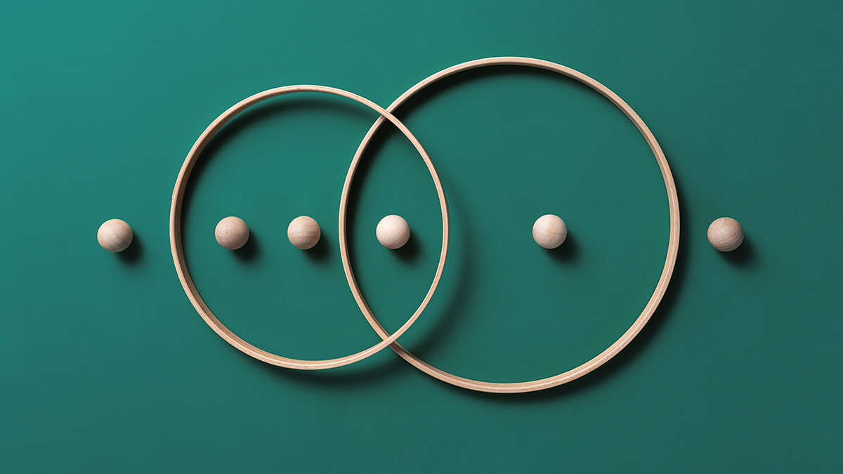 Wooden balls in different sized rings: How to optimize taxation on your dividends from Swiss shares?