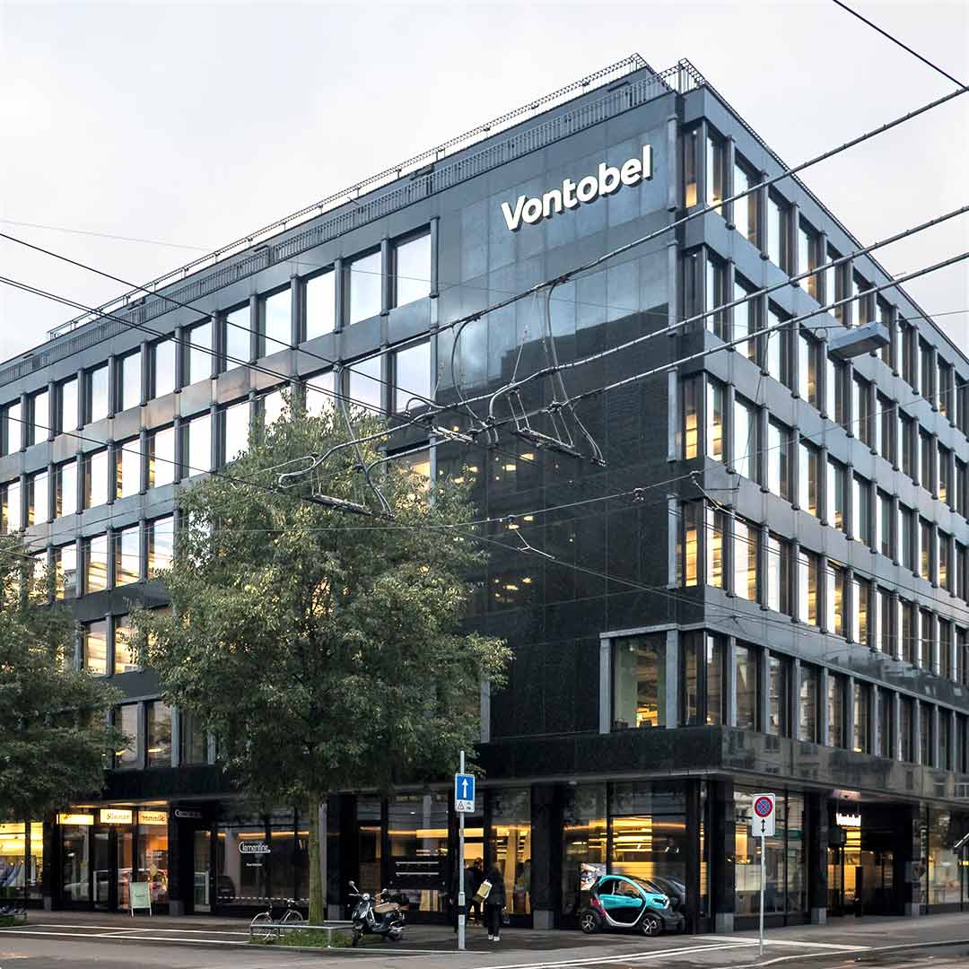 Ein modernes Gebäude der Bank Vontobel in Zürich als ein globales Investmenthaus mit Schweizer Wurzeln