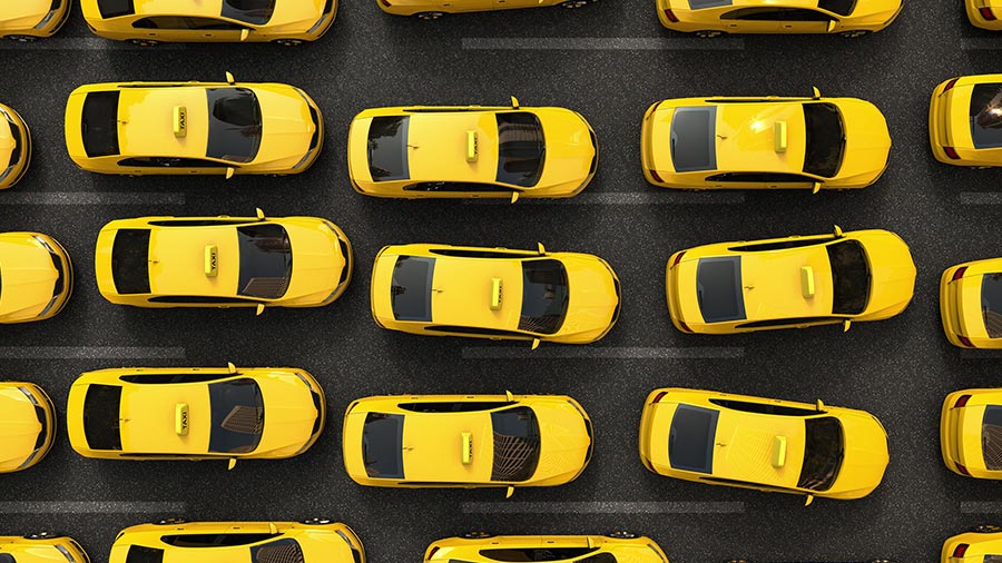 «Disruptors» als Investment-Thema: Der Blick von oben auf Kolonne gelber Taxis, die sich zur Stosszeit stauen. Das veranschaulicht die Uniformität, aus der sich Chancen für Disruption ergeben